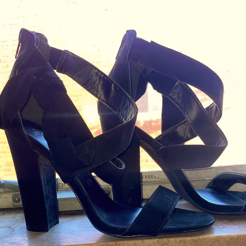 CHARLOTTE RUSSE HIGH HEEL SANDALS WITH BOW- size 8